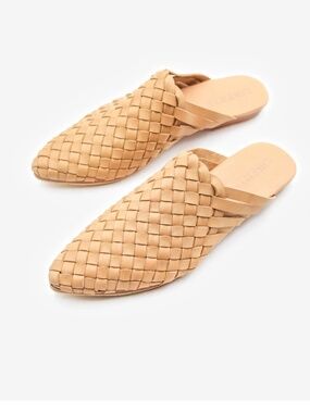 New with tags Liberte Prague Woven Mule in Cream leather. Size 10